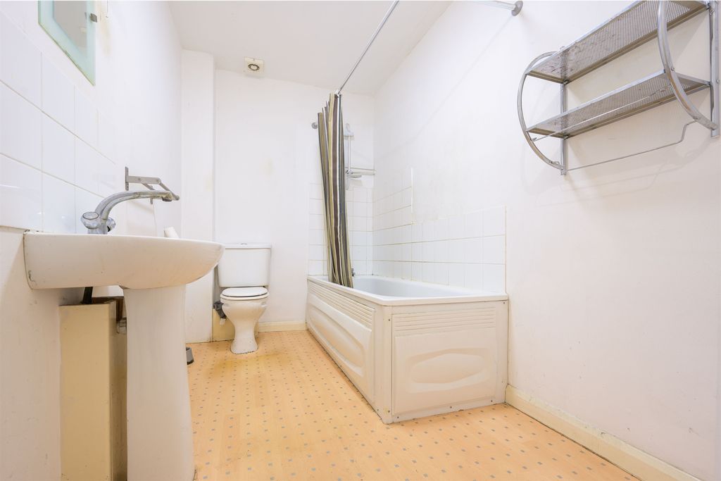 Additional image 5 of 2 bed flat for saleQueen Street, Desborough, Kettering NN14