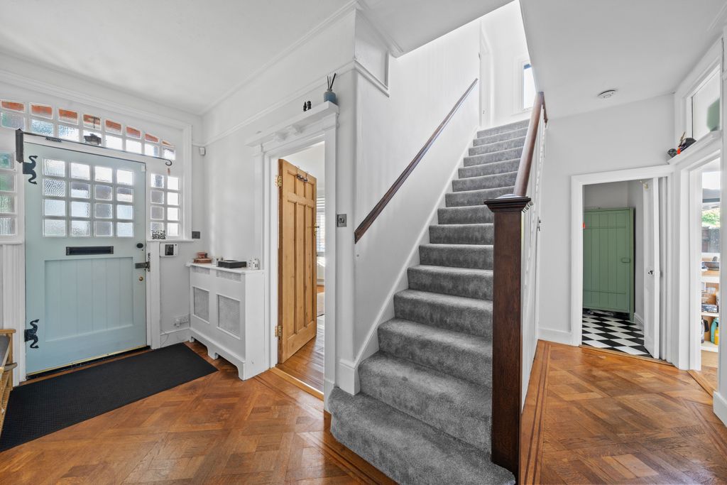 Property photo 3 of 27