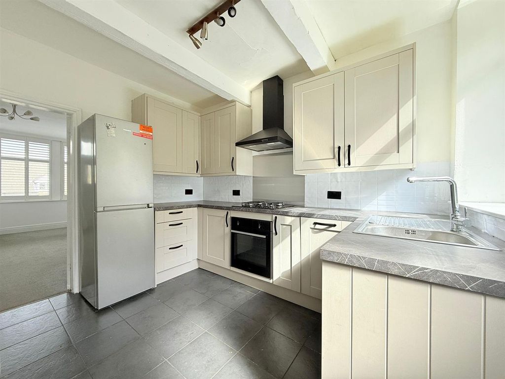 Property photo 3 of 25 21.Jpg