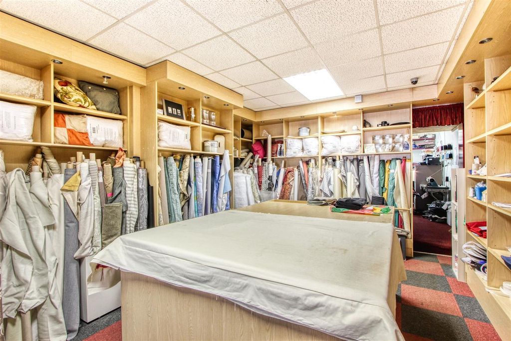 Property photo 3 of 14 Shop Area