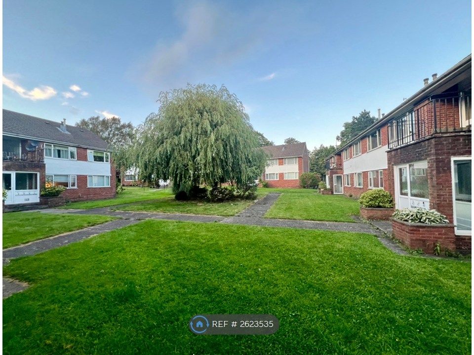 Property photo 2 of 8 Communal Gardens