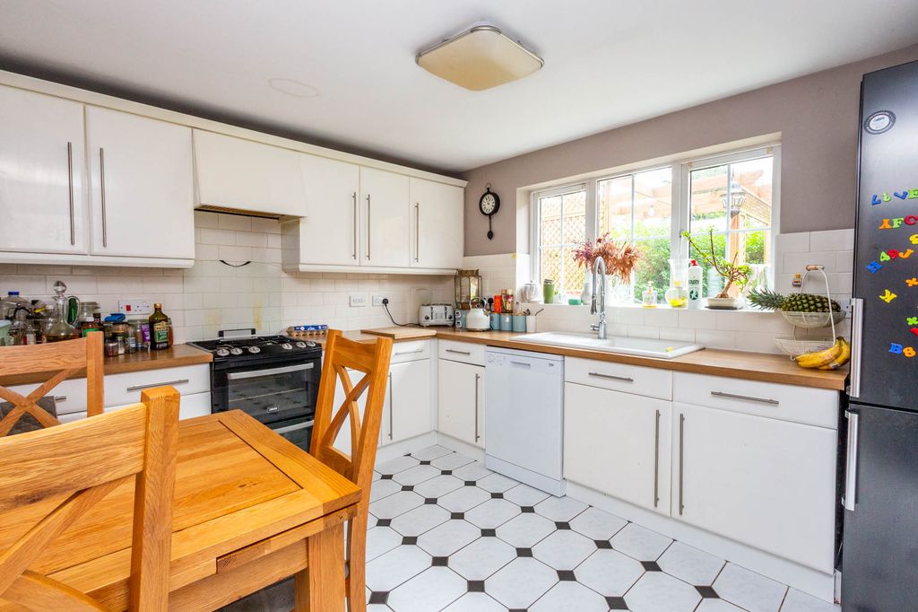 Property photo 2 of 16 Kitchen/Breakfast Room