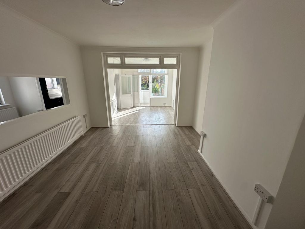 Property photo 3 of 14 Whatsapp Image 2026-09-30 At 11.37.00 (2)
