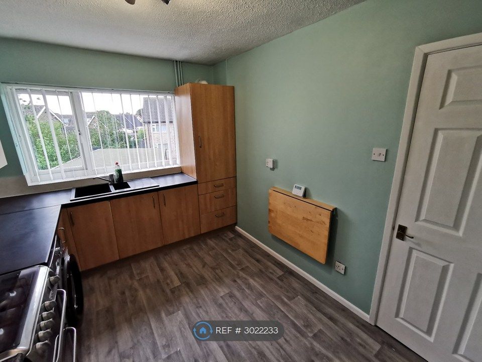 Property photo 2 of 12 Kitchen