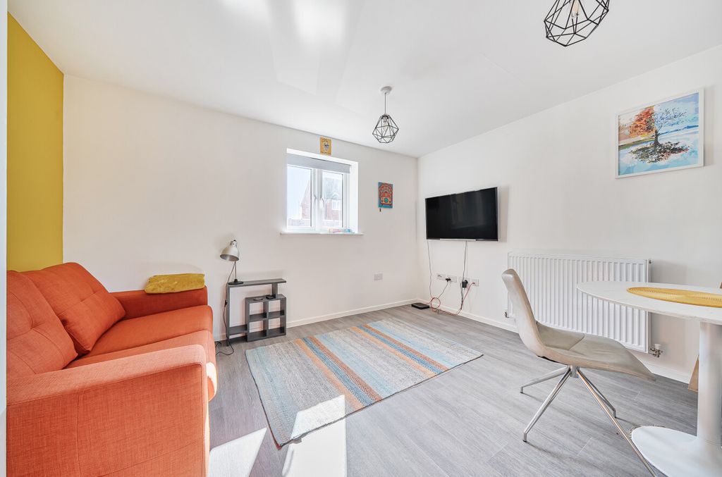 Property photo 3 of 9 1353836-3-68Dbf8A...