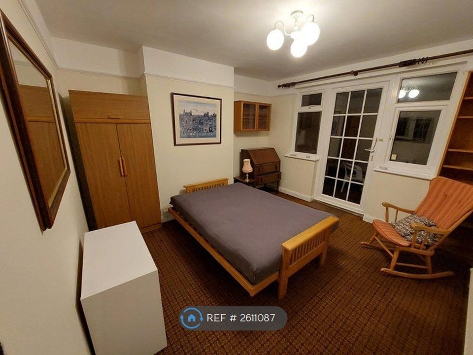 Property photo 1 of 8 Bedroom