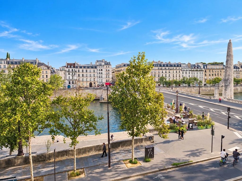 Property photo 1 of 13 Quai De La Tournelle: Exceptional Views Over The Seine And Île Saint-Louis