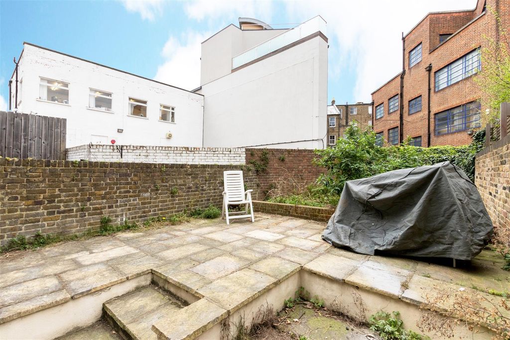 Property photo 2 of 6 Barclay Road, Sw6 - Ph4.Jpg