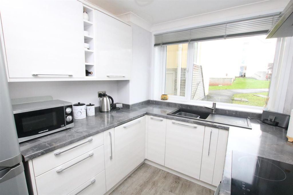 Property photo 3 of 13 Kitchen.Jpg