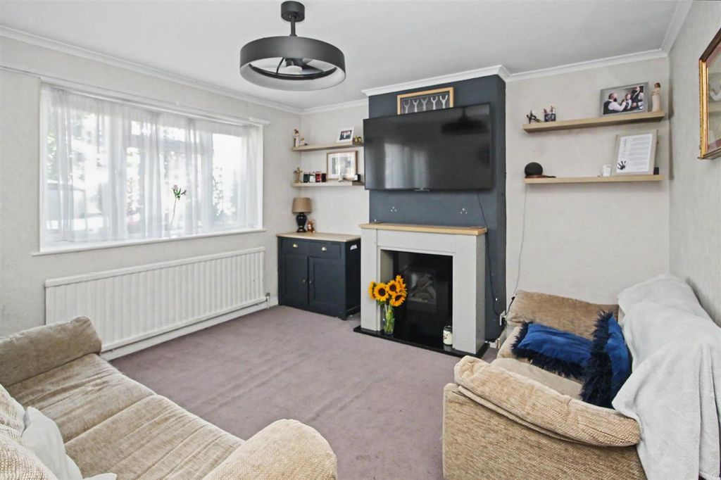 Property photo 3 of 11