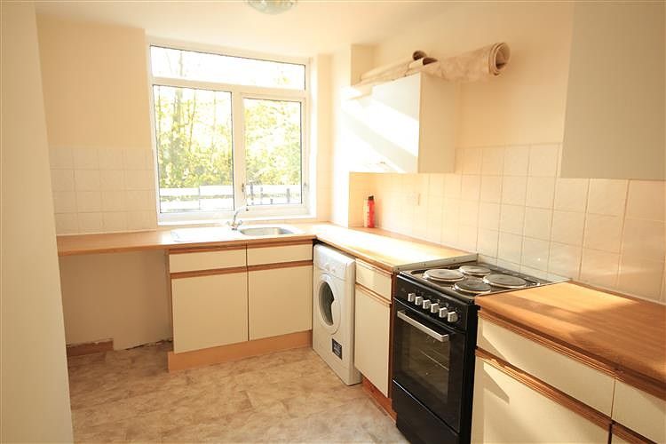Property photo 3 of 6 Kitchen