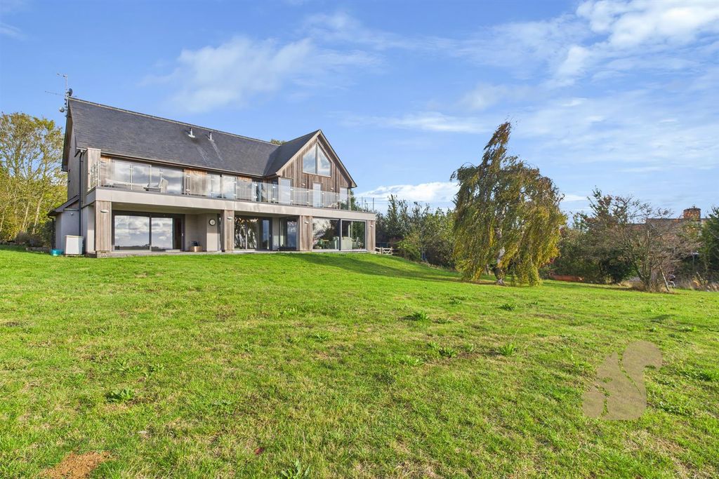 Property photo 3 of 48 Cam03877G0-Pr0270-Still014.Jpg