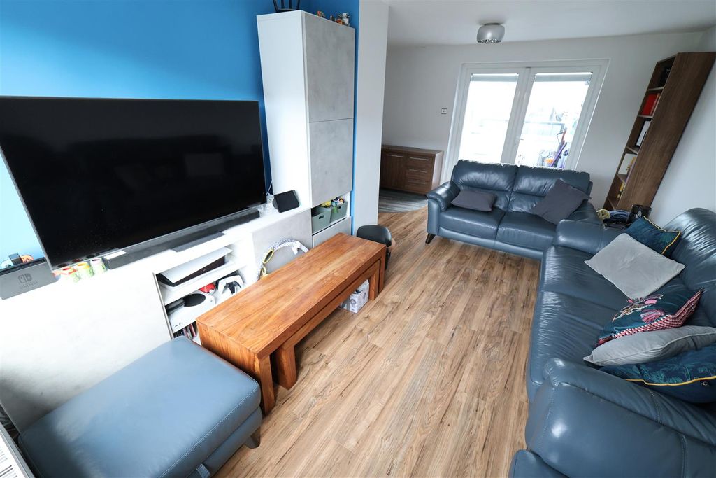 Property photo 3 of 24 Tm Lounge ii.Jpg