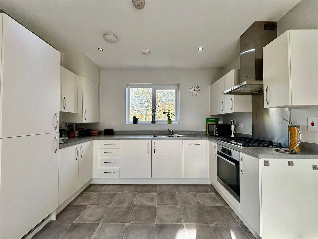 Property photo 3 of 8 Picture No. 10