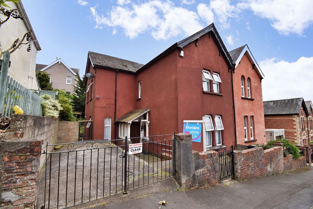 Property photo 1 of 28