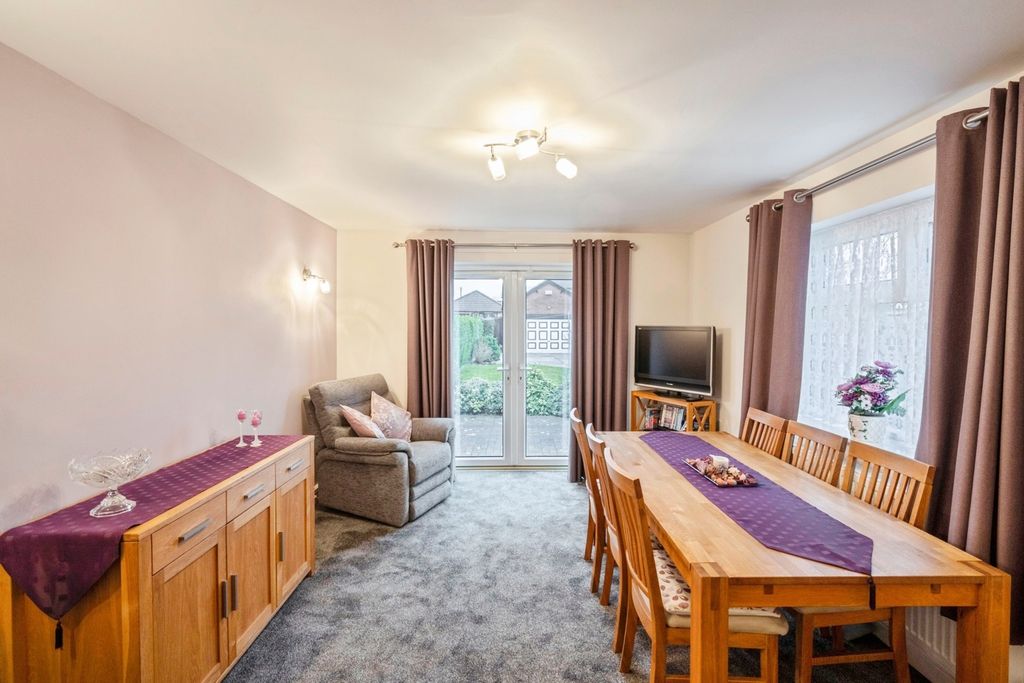 Property photo 3 of 19 Dining Room