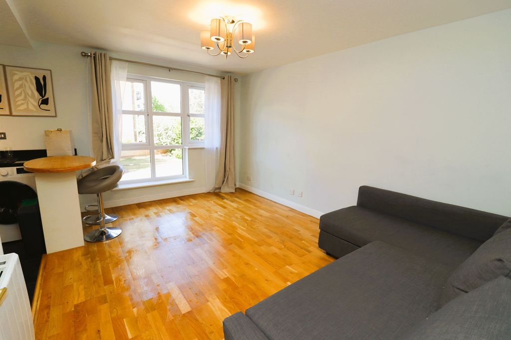 Property photo 3 of 10
