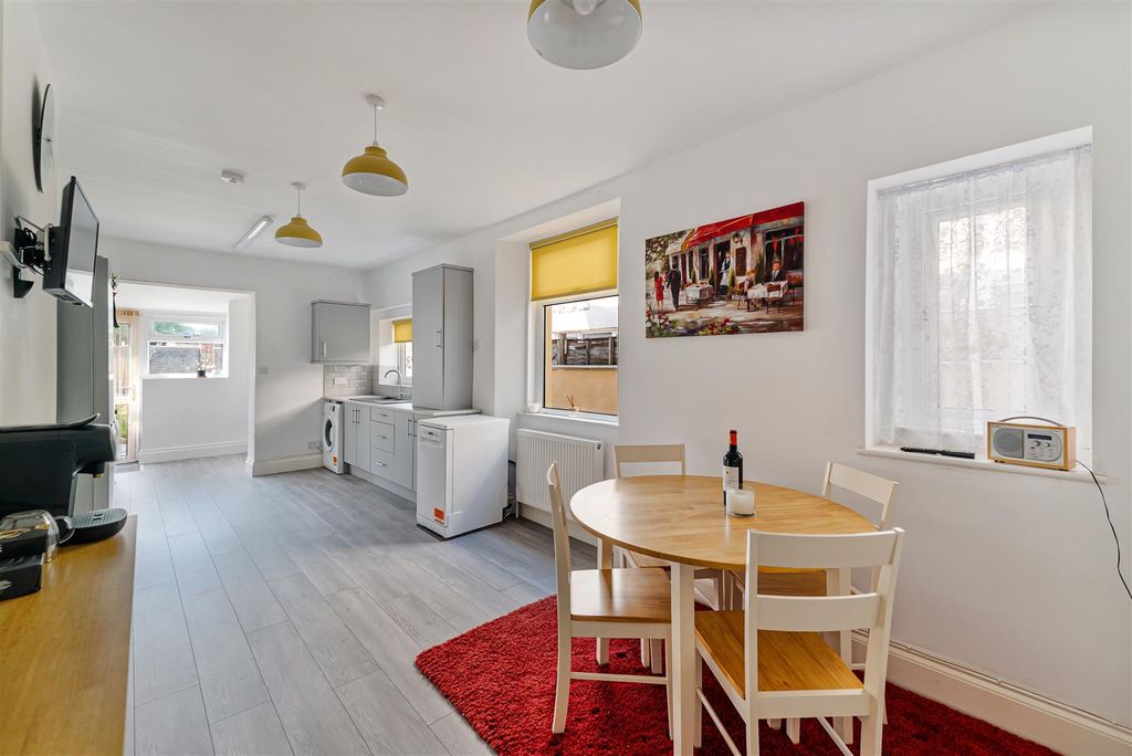 Property photo 3 of 19 Kitchen/Diner