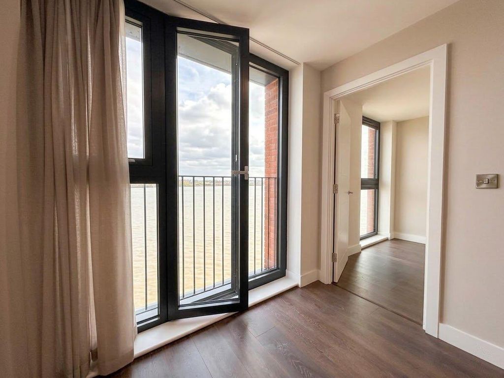 Property photo 2 of 15 Lounge Doors