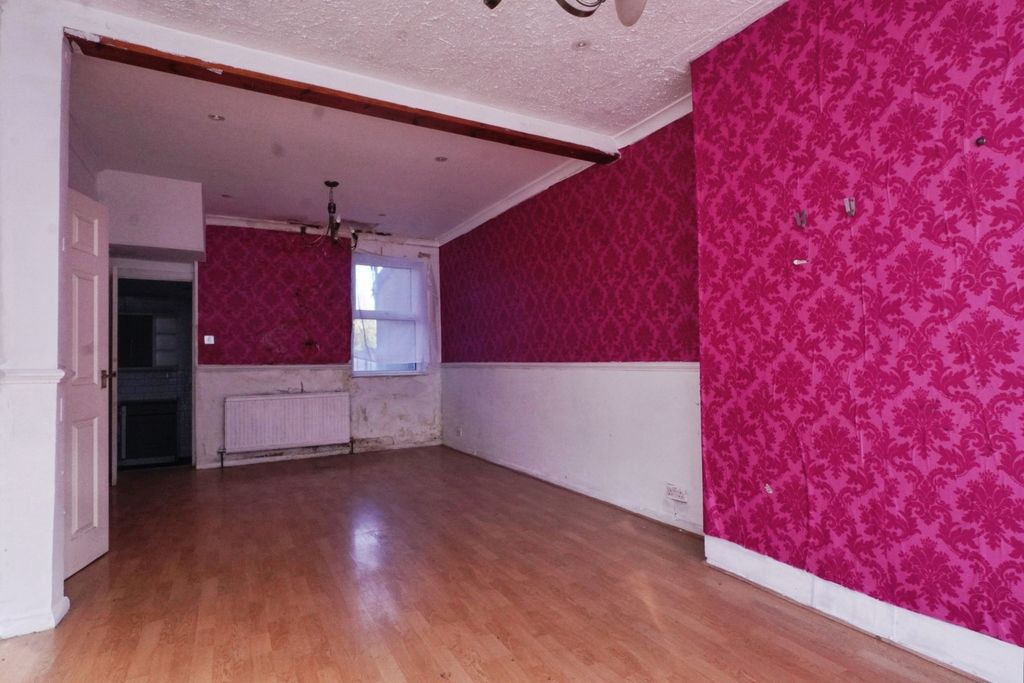 Property photo 3 of 9 Pbox-Img.Jpg