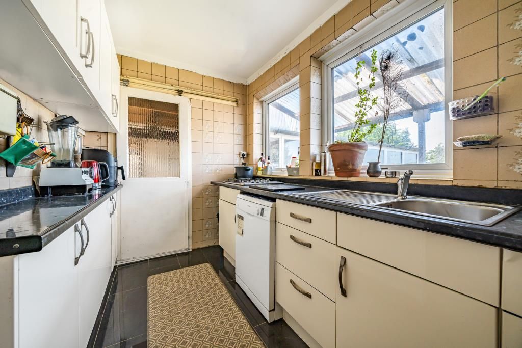 Property photo 2 of 10 Kitchen