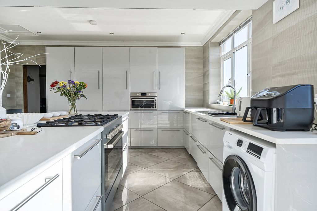 Property photo 3 of 20 1447324-11-69F1d1...