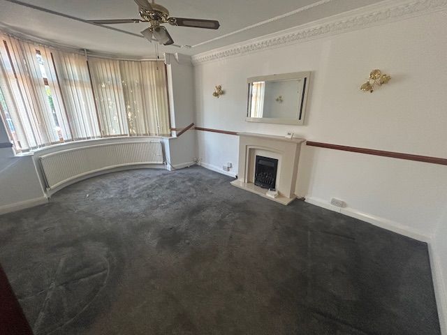 Property photo 3 of 10 Living Room