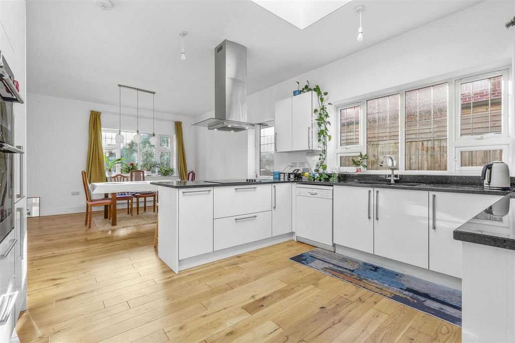 Property photo 3 of 14 Kitchen