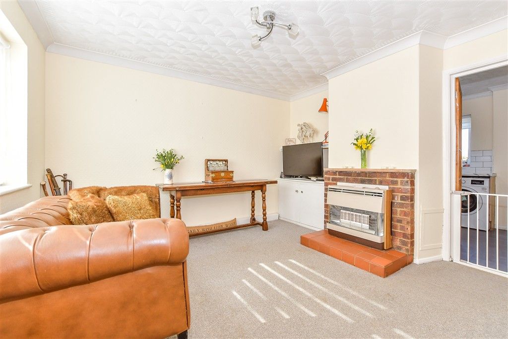 Property photo 3 of 10 Lounge