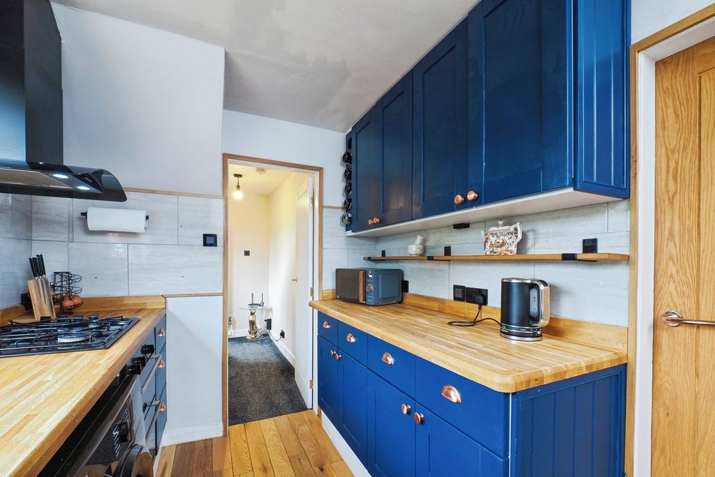Property photo 2 of 17 Kitchen