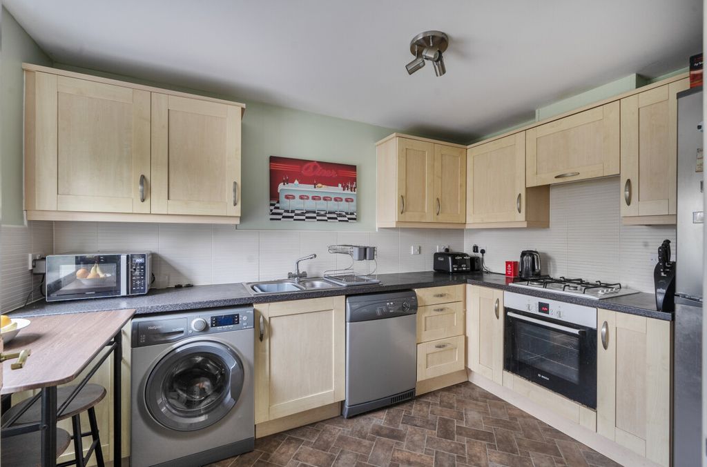 Property photo 3 of 12 140848596989d60Bb6F3B