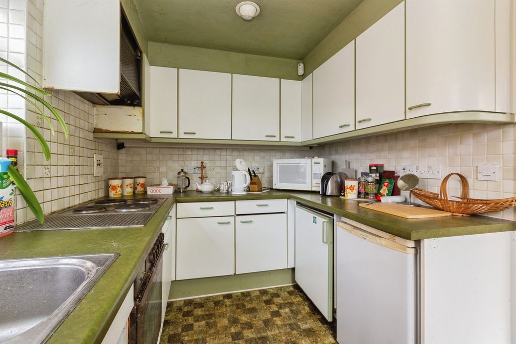 Property photo 2 of 17