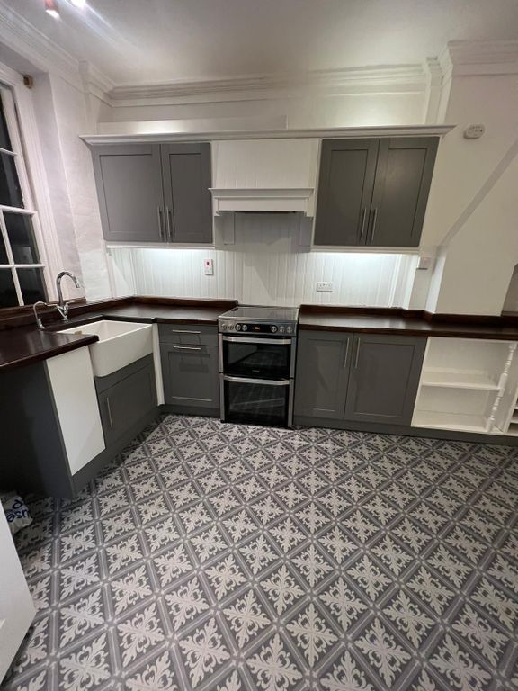 Property photo 3 of 6 Spacious Kitchen