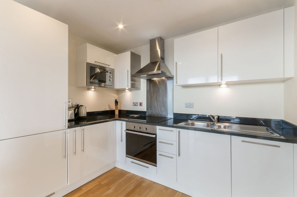 Property photo 3 of 7 Kitchen