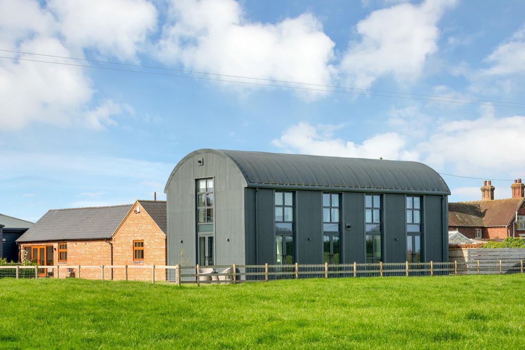 Property photo 1 of 22 Moor Farm