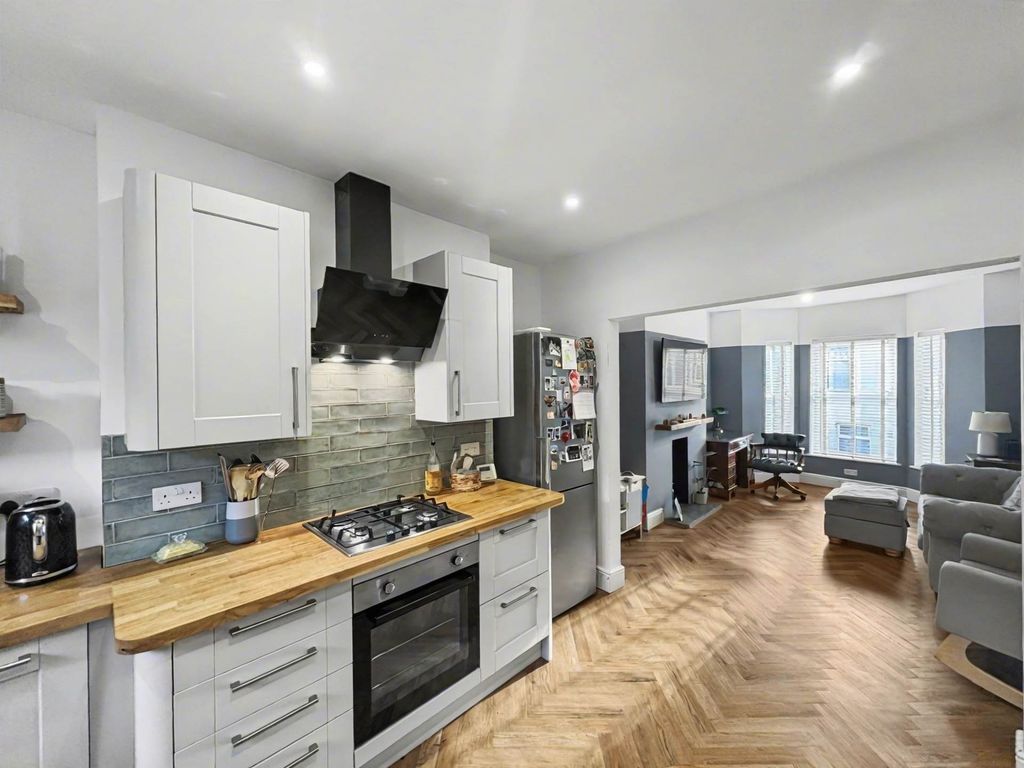 Property photo 2 of 17