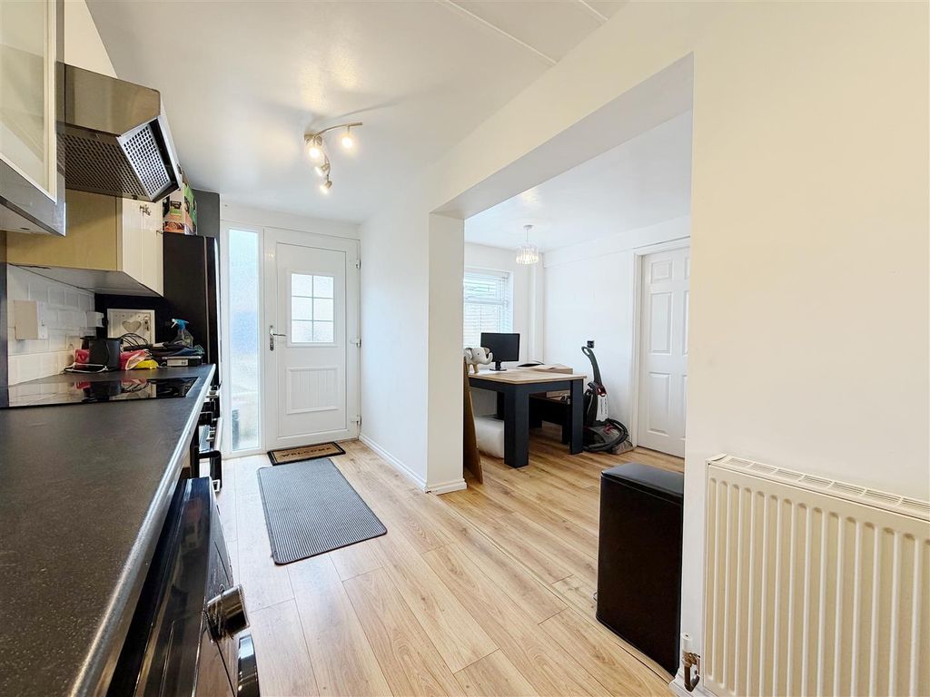 Property photo 3 of 18 Dining Area