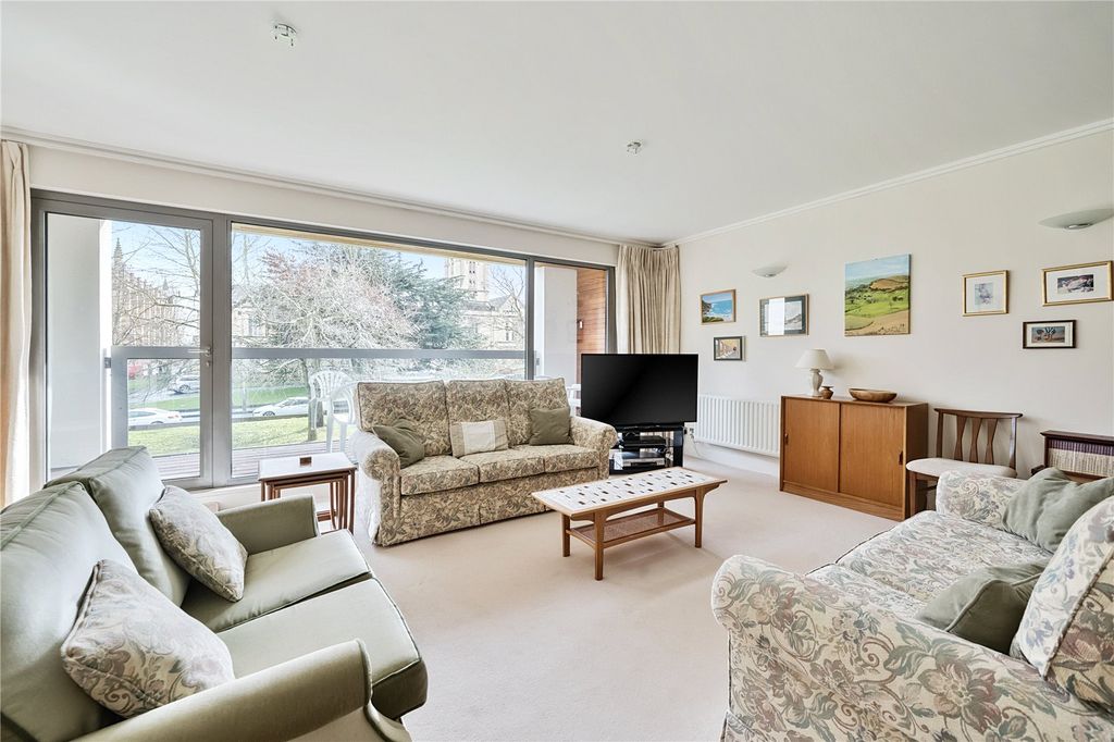 Property photo 3 of 22 Picture No. 02