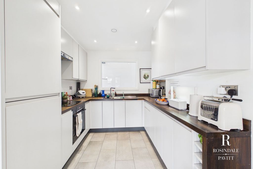 Property photo 2 of 25