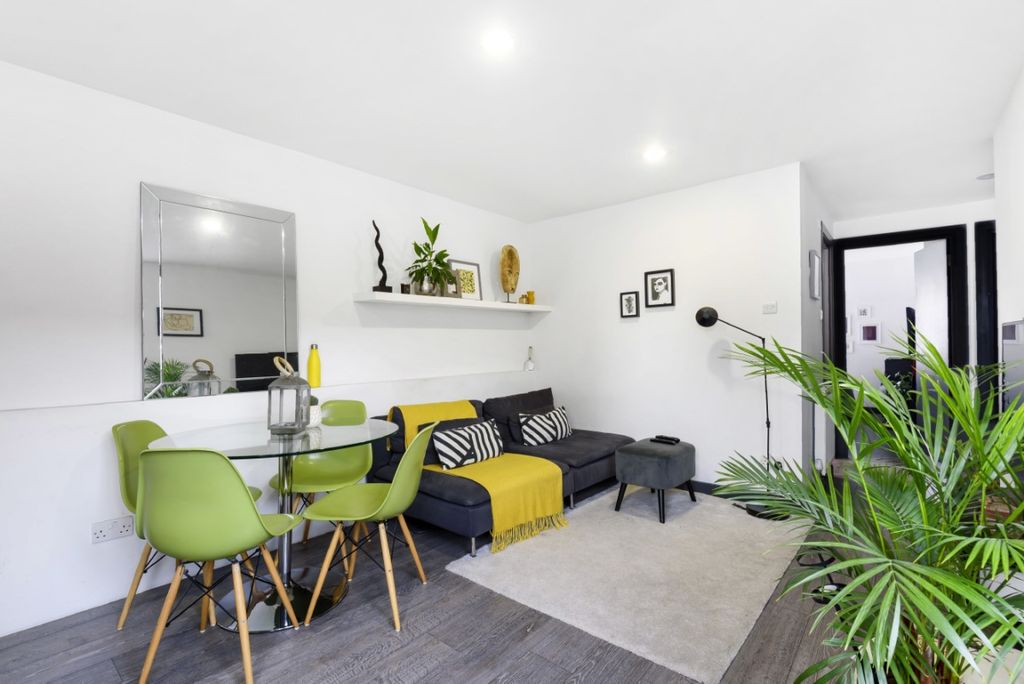 Property photo 2 of 7 856056 (2)