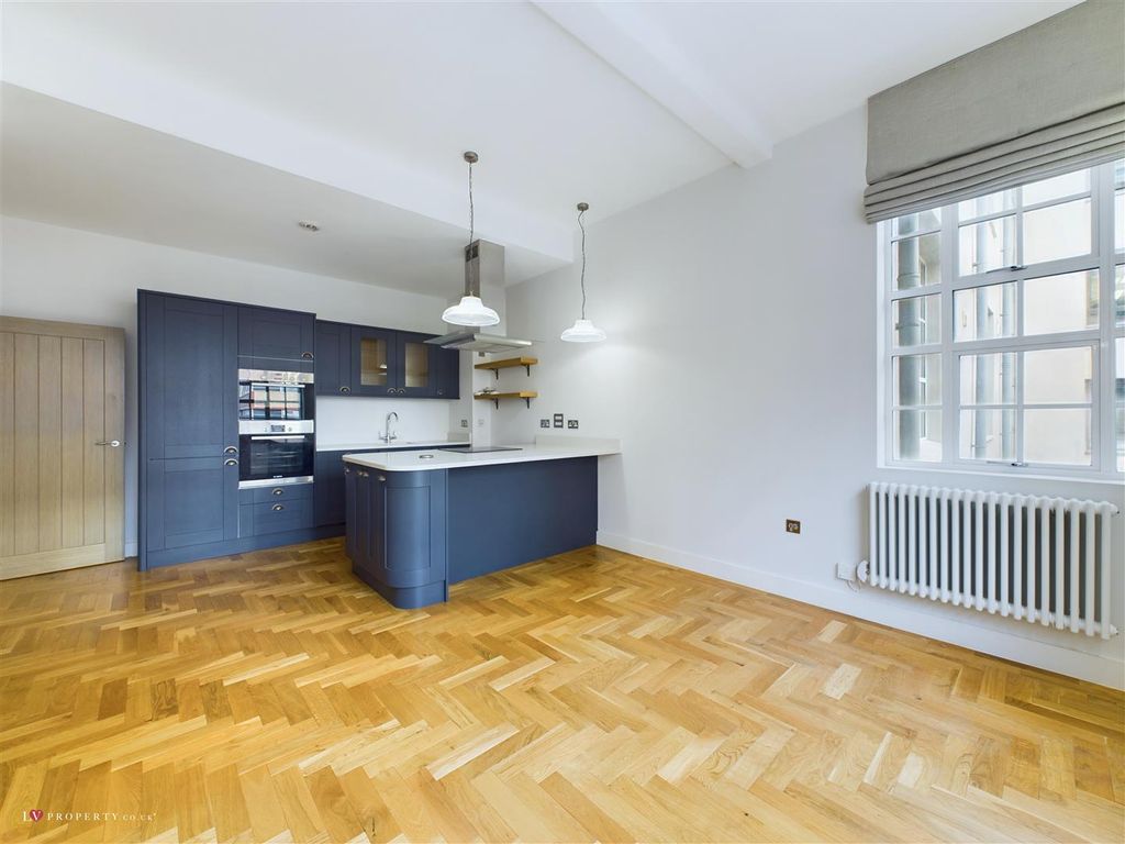 Property photo 1 of 11 Cam05016G0-Pr0009-St