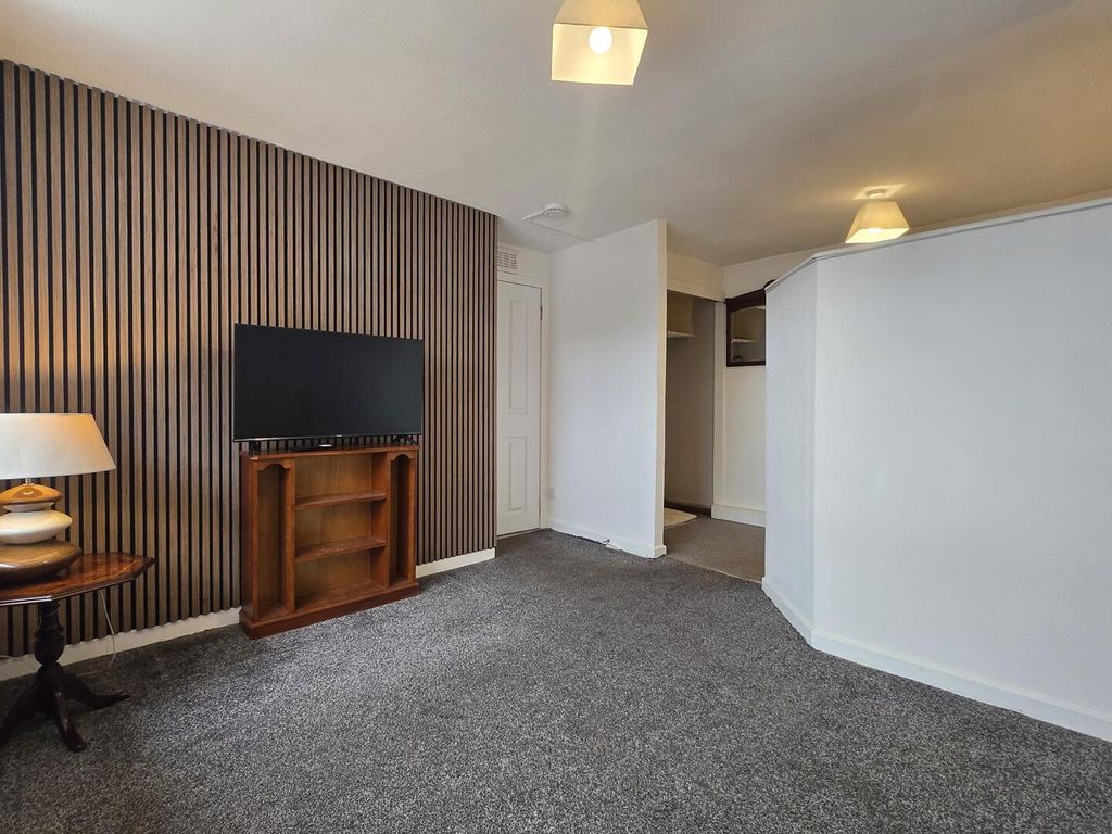 Property photo 3 of 17 Living Room