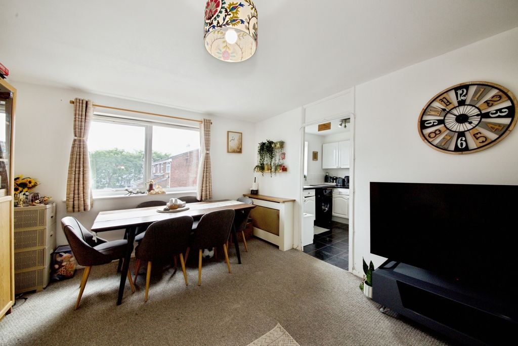 Property photo 3 of 9 Pbox-Img.Jpg