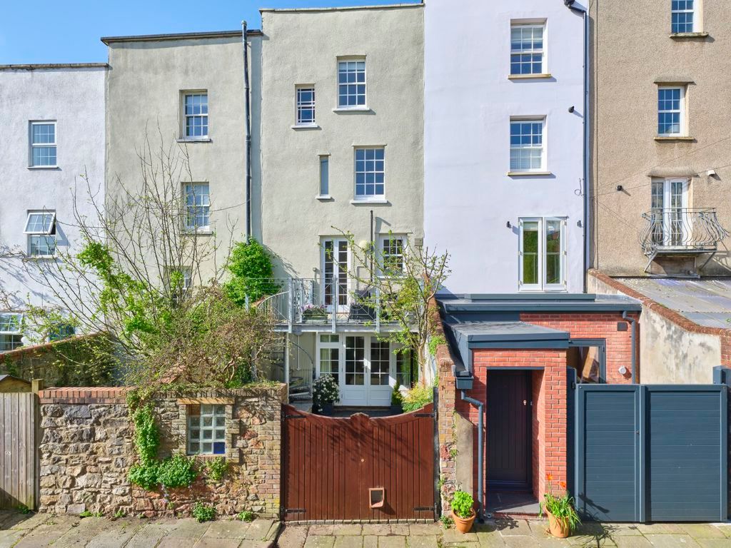 Property photo 1 of 21 External