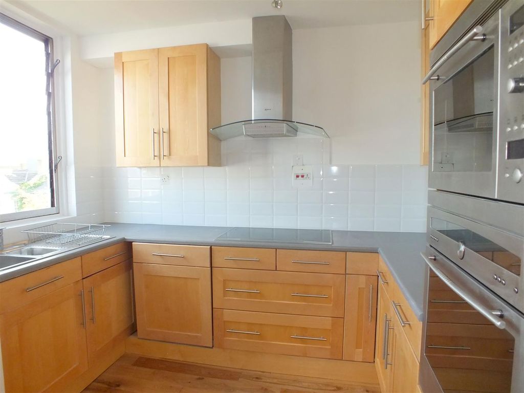 Property photo 3 of 9 Kitchen.Jpg