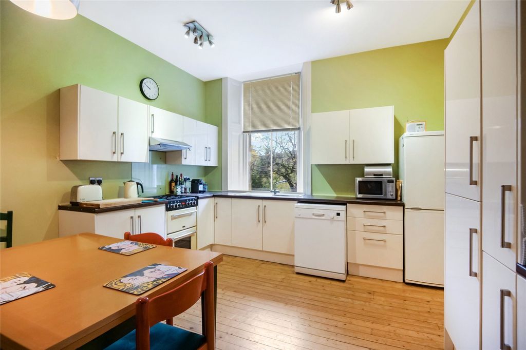 Property photo 3 of 17 Kitchen