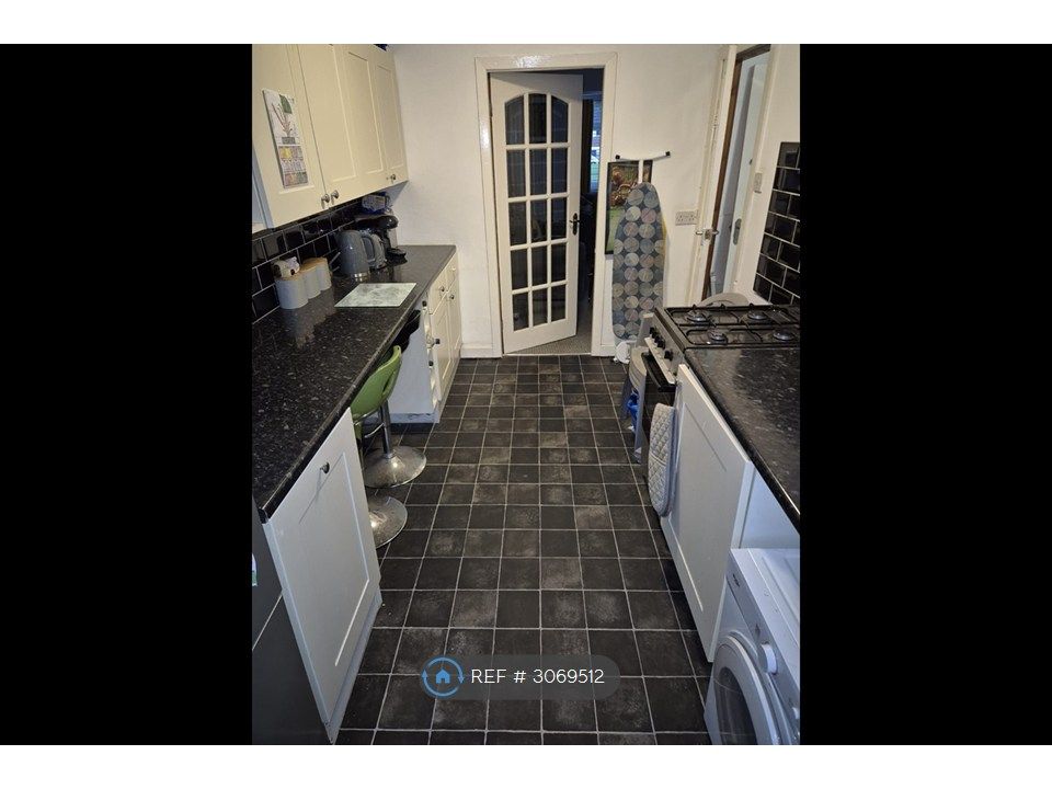 Property photo 3 of 5 Kitchen