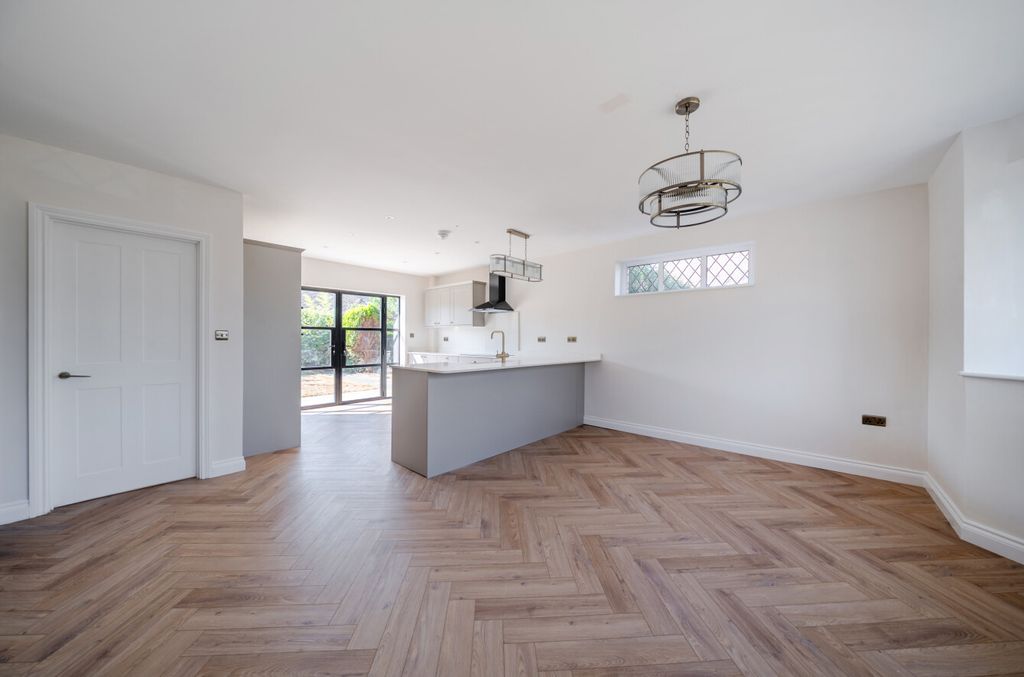 Property photo 2 of 16 1502131-14-6A7ee1...