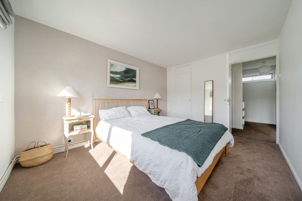 Property photo 3 of 15 1522972-16-6Aabd1...