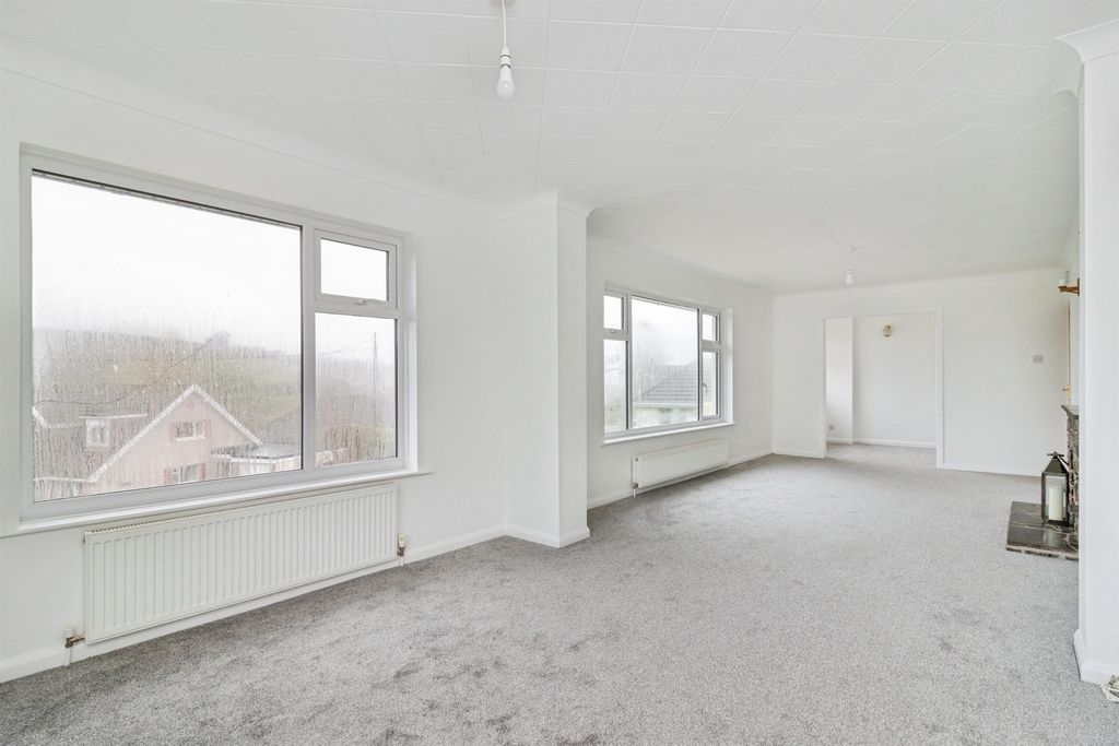 Property photo 3 of 35